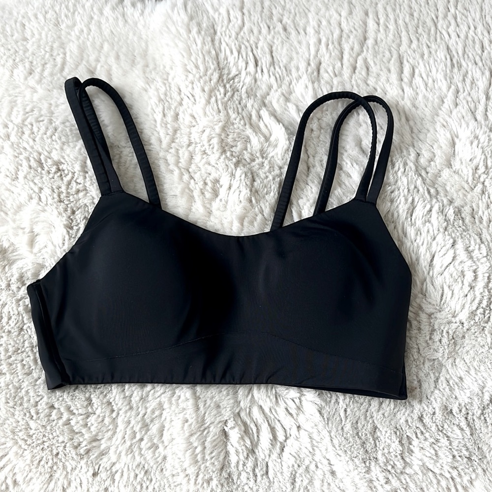 Black Lululemon Like A Cloud sports bra top - size 4.